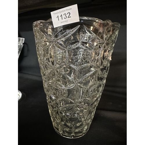 1132 - Pressed glass vintage large vase