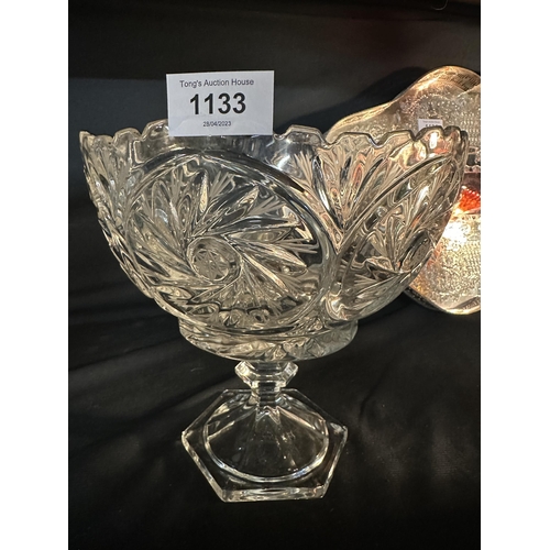 1133 - Antique fruit bowl on glass pedestal Late Victorian