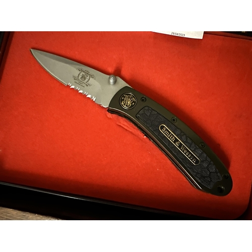 1250 - Smith and Wesson 150th Anniversary Golden issue knife