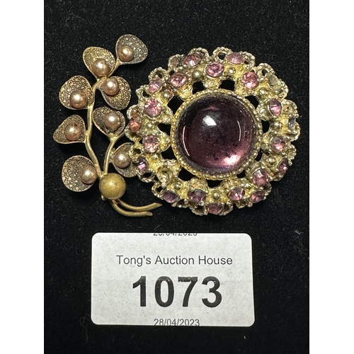 1073 - 2 Vintage Retro ladies brooches