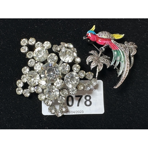 1078 - Beautiful metal brooch with Diamante stones and enamelled in the form of a Parrot and Large metal st... 
