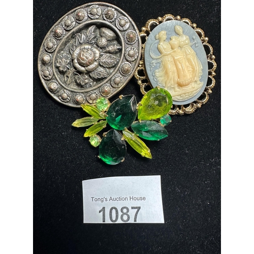 1087 - Stunning collection of 3 vintage brooches including large metal Celtic style brooch and Cameo