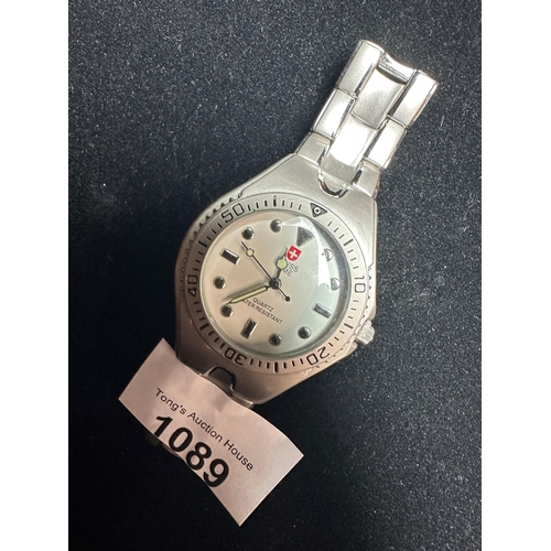1089 - Beautiful Chailes Raymond Quartz watch with metal strap