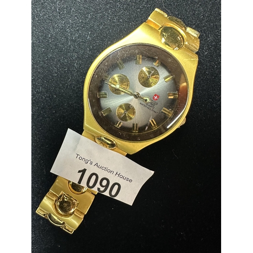 1090 - Swiss time Quartz wrist watch in gold tone with metal strap brand new