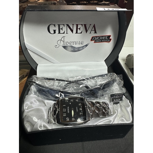 1142 - Boxed Brand new Geneva Avenue gift set watch and sunglasses