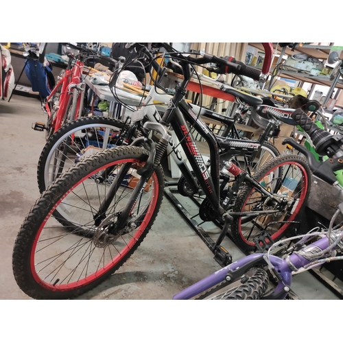 413 - BLACK RED DUNLOP SPORT DOUBLE DISC MOUNTAIN BIKE IN GREAT ORDER