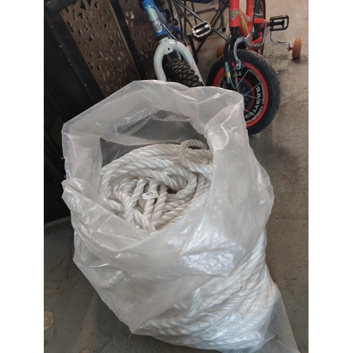 453 - LARGE BAG FULL OF NYLON ROPE AS NEW