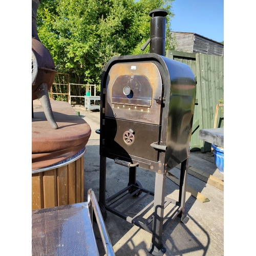 656 - Large metal pizza oven good order