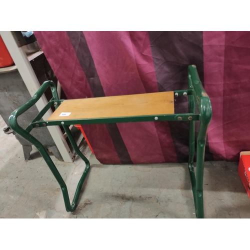 695 - Garden seat and kneeling folding stool