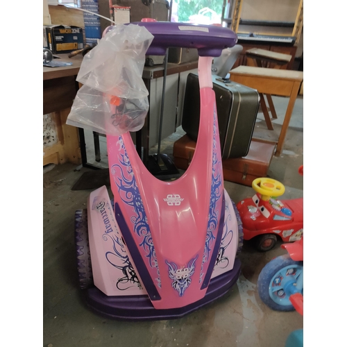 712 - DAREWAY Electric Ride On - Pink SEGWAY MACHINE GOOD WORKING ORDER COMPLETE WITH CHARGER /LEADS