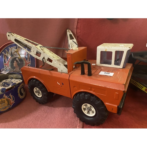 858 - Vintage Tin plate large Tonka recovery truck