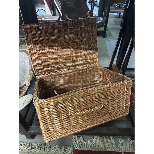 977 - Large wicker hamper