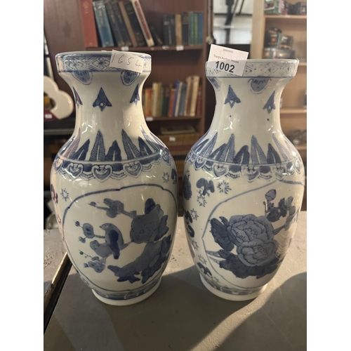 1002 - Pair of Chinese ceramic vases