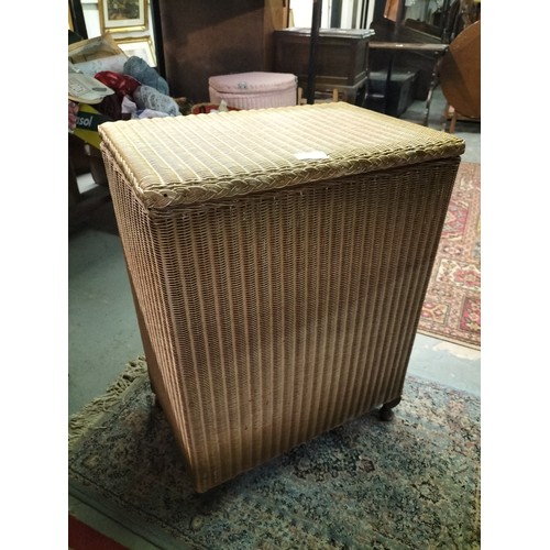 1061A - LLOYD LOOM laundry basket, great condition.