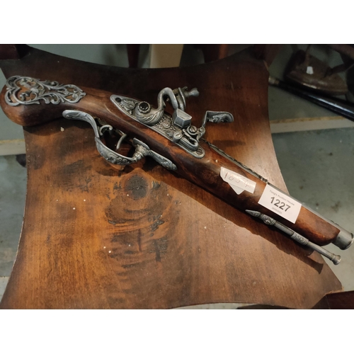 1227 - Replica flint lock pistol