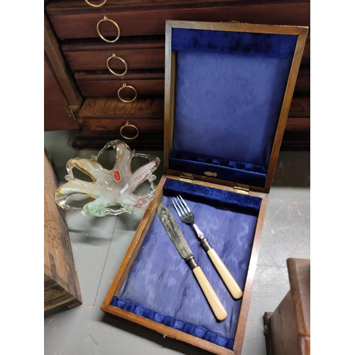 1195 - Wooden cutlery box with plated knife and fork