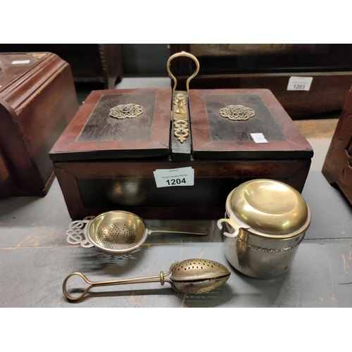 1204 - Tea caddy with tea serving instruments