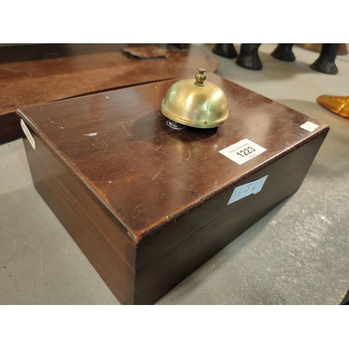 1223 - wooden box with reception bell