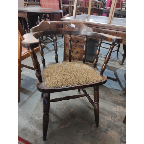 1580 - Antique captains chair