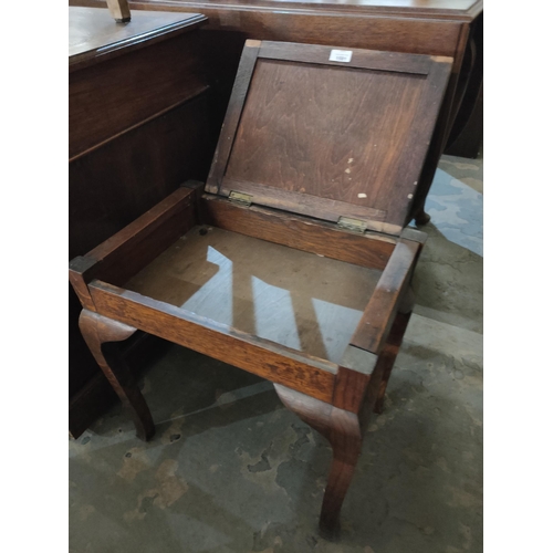 1581 - Victorian piano stool with storage