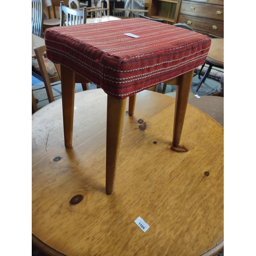 1587 - Retro mid century stool