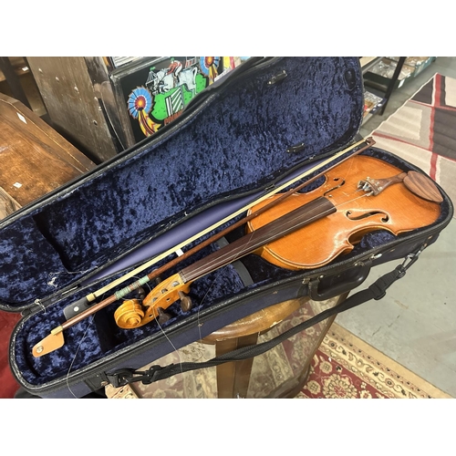 1921 - Beautiful violin with bow and case