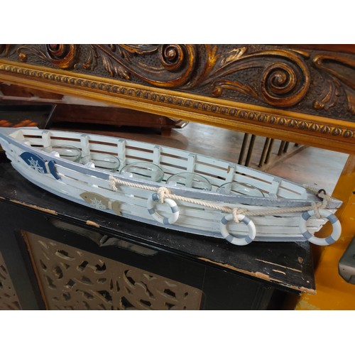 1740B - Fun candle holder in the shape of a boat. Perfect for a nautical themed bathroom