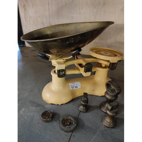 1734 - Fabulous vintage kitchen scales in a beautiful yellow colour. Made by William Hill of Birmingham, co... 