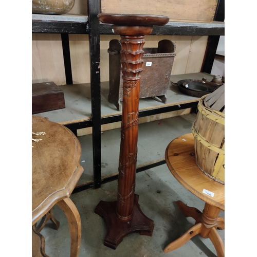 1794 - A beautifully ornate carved wood plant stand at 110 cm tall. A really striking decorative piece in r... 