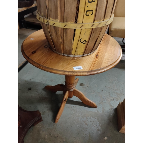 1796 - Small round farmhouse style wooden occasional table