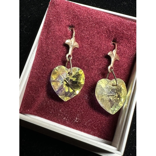 2002 - Pair of Sterling Silver flower earrings and pair of yellow metal drop earrings with yellow Aurora he... 