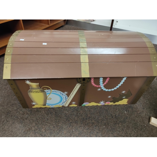 105B - TREASURE CHEST TOY BOX