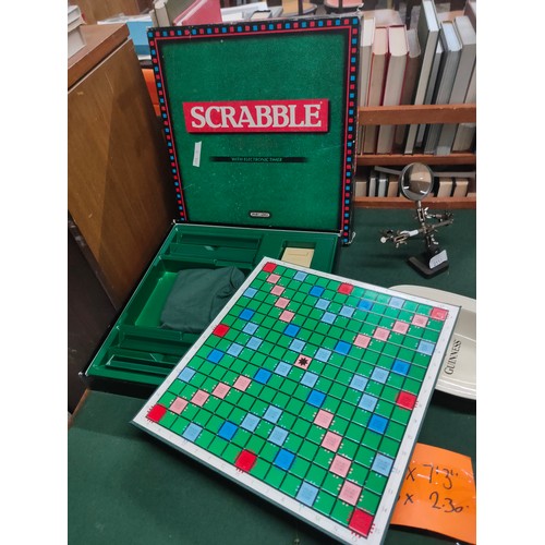 2115 - DeLuxe electronic Scrabble board game