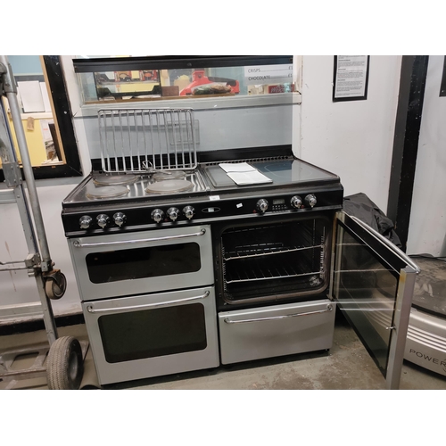 99B - STOVES NEWHOME RANGE OVERN 1100MM GREAT CONDITION GOOD WORKING ORDER ALTHOUGH GRILL REGULATOR NEEDS ... 