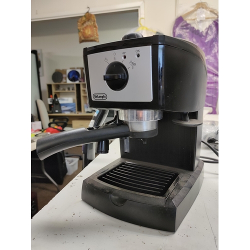 200 - DeLonghi bean to cup coffee maker