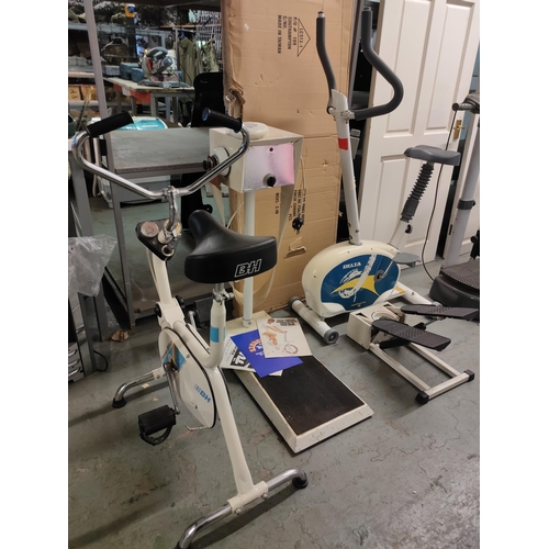 360 - Collection of exercise machines inc Vibrating belt exercise machine