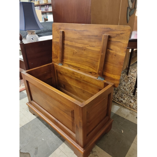 688 - Beautiful wooden storage trunk with hinged lid. Lovely rich colour