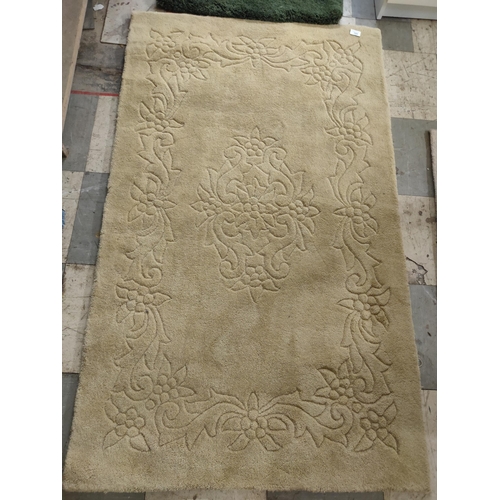 705 - lovely beige rug, approx 60 x 36