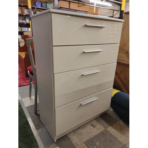 706 - Nice modern chest of drawers standing 42