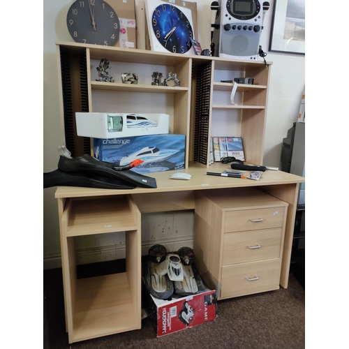 10 - Fabulous pale wood computer desk with CD racks and pull out drawer unit. Measures 131 cm x 70 cm x 1... 