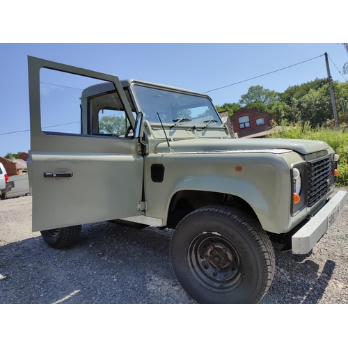 300 - LAND ROVER DEFENDER 