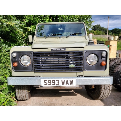 300 - LAND ROVER DEFENDER 