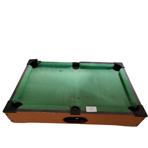 43 - Fun miniature snooker table,  with balls included