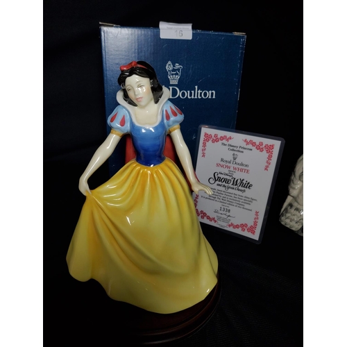 16 - Stunning Royal Doulton Snow White figurine 1338  of 2000 from 1995. Complete with box and certificat... 