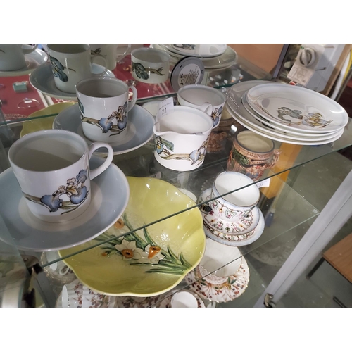 21 - Stunning Susie Cooper at Wedgwood 2 piece tea service, including 2 cups and saucers, sugar bowl, mil... 