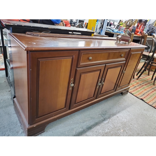 1210 - Lovely wooden sideboard with four doors and a drawer, measures 157 x 42 x 77 cm.