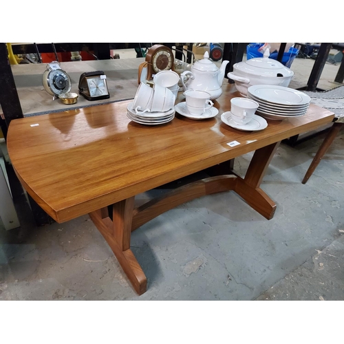 444 - Gorgeous retro solid wood coffee table, beautifully made