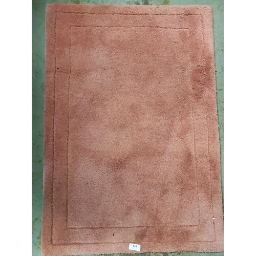 451 - Small pink rug measuring approx 90x62cm