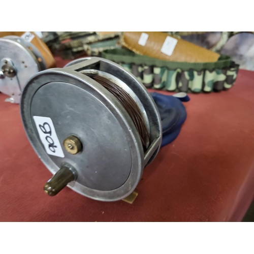 90B - VINTAGE FISHING REEL IN GREAT CONDITION.