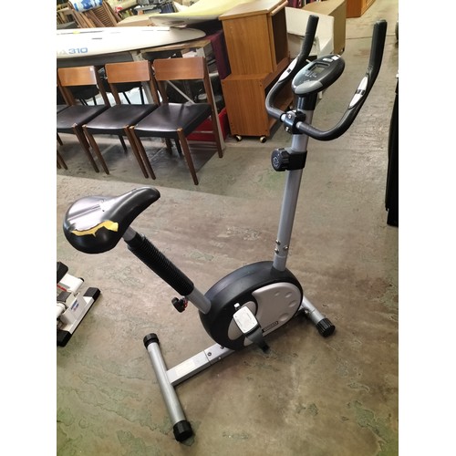 1577 - PRO FITNESS EXERCISE BIKE with low and high levels and calorie counter.